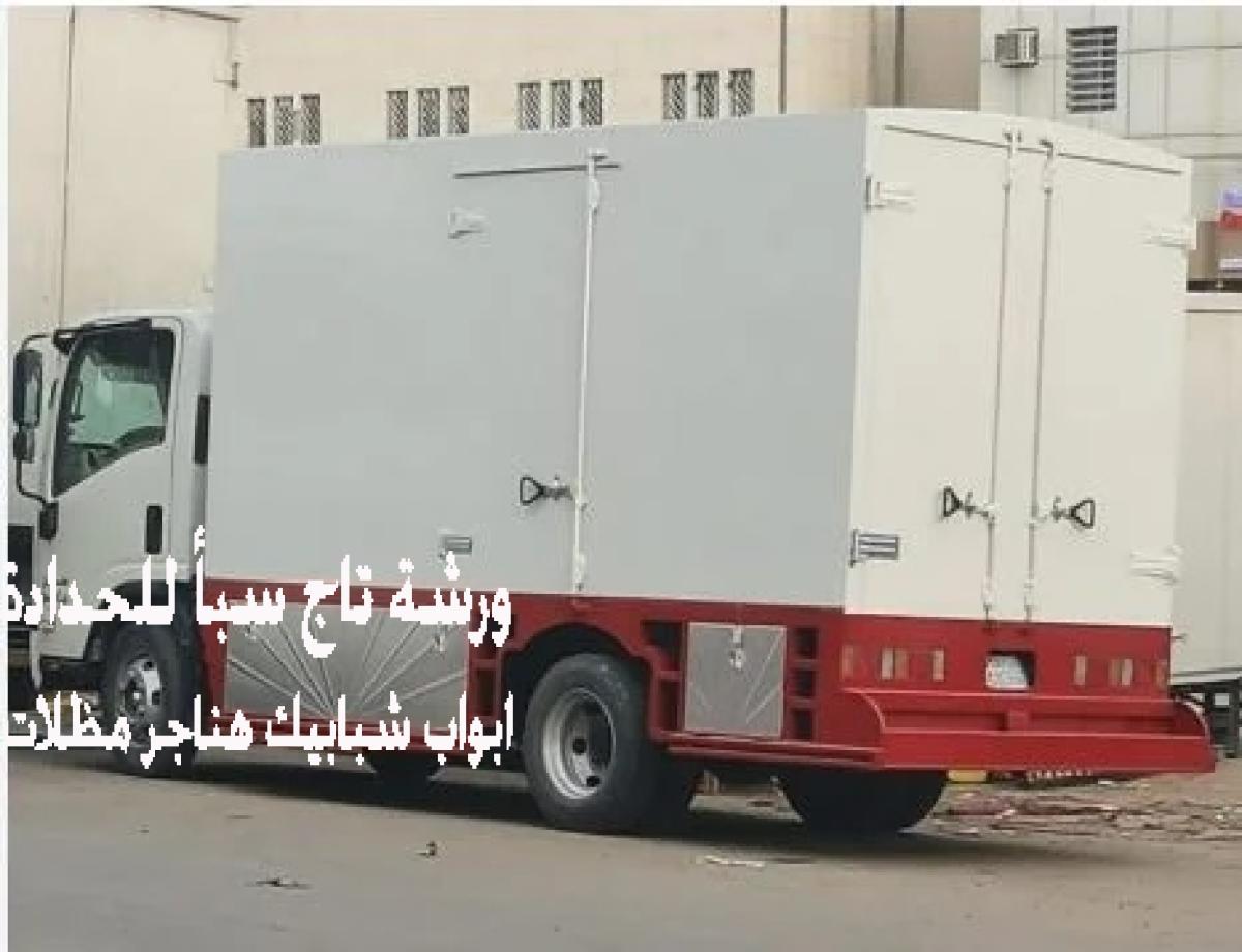 صناديق دينات حافظات فيبر جلاس عالية الجودة في الرياض، توفر قوة ومتانة للنقل والتخزين الآمن للأغراض.