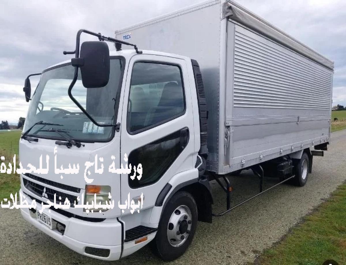 ورشة تاج سبأ توفر صناديق دينات حافظات فيبر جلاس بأحجام مختلفة لتلبية كافة احتياجاتك للنقل والتخزين في الرياض.